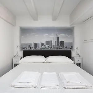 Nest For 2 In Fashion District Via S Cecilia Milan